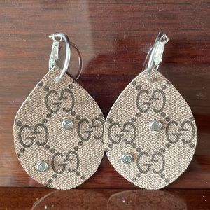 💋🎁 Luxury Inspired big pear shaped Earrings hand crafted